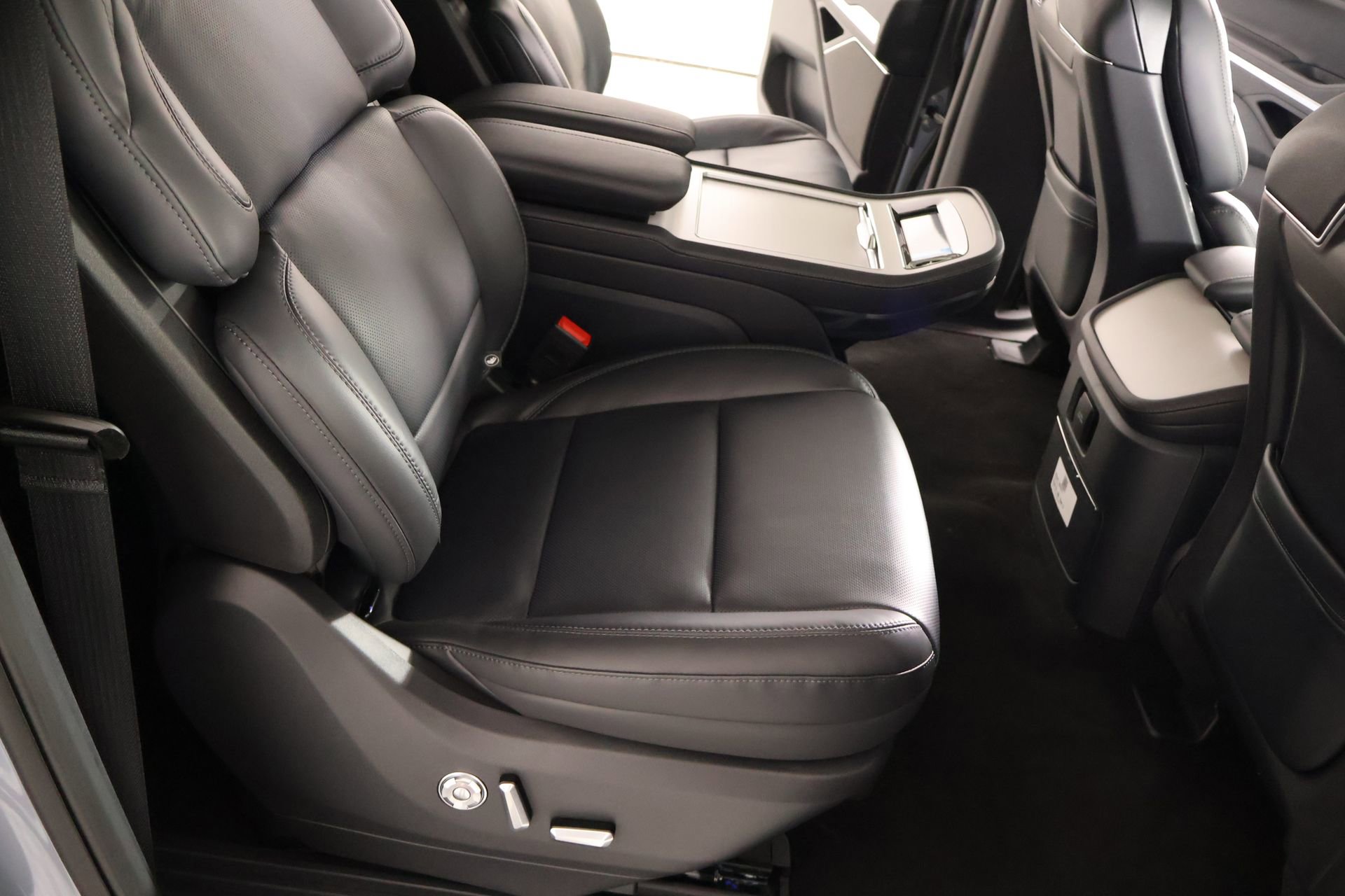 New 2026 Lincoln Navigator L Reserve AWD/4WD image 15