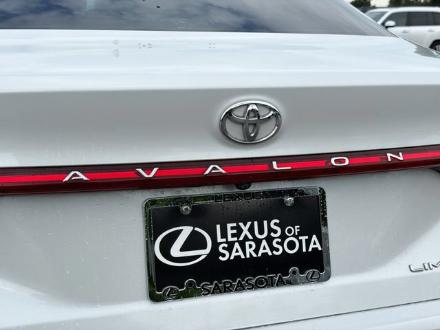 Used 2019 Toyota Avalon Limited FWD image 11
