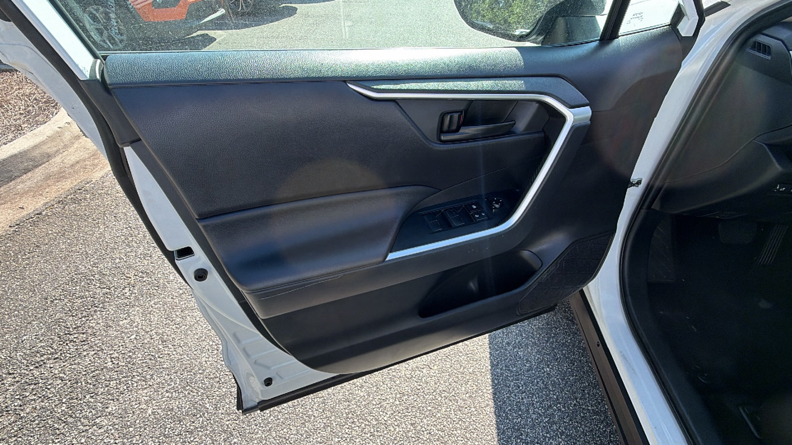 Used 2023 Toyota RAV4 LE FWD image 14