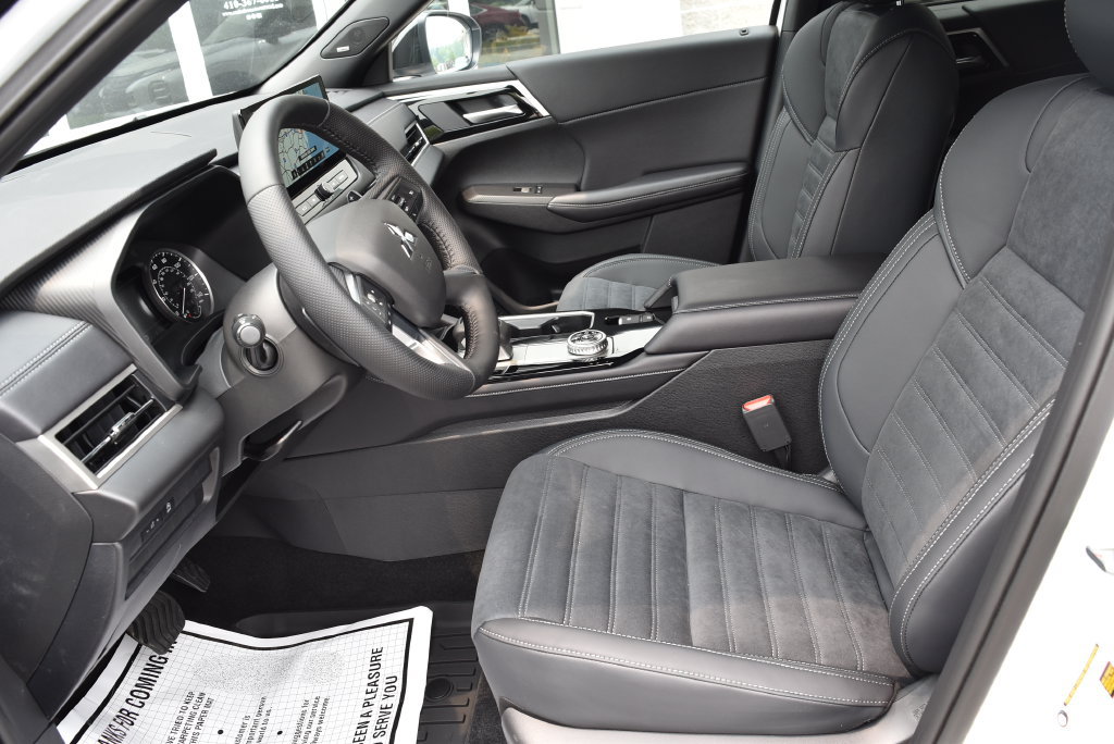New 2026 Mitsubishi Outlander LE AWD/4WD image 9