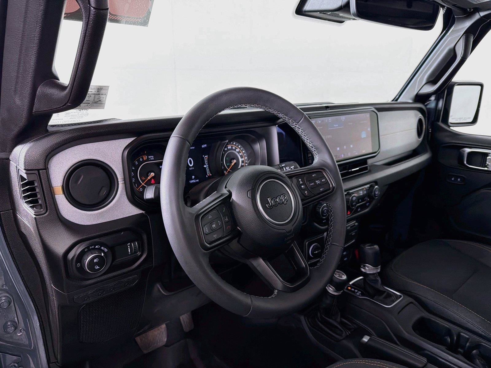 Used 2025 Jeep Gladiator Sport AWD/4WD image 16