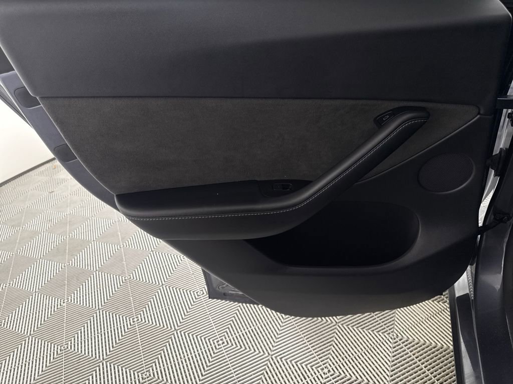 Used 2022 Tesla Model Y Performance image 12