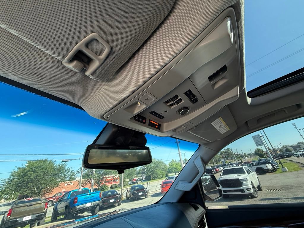 Used 2019 Cadillac Escalade Luxury AWD/4WD image 24