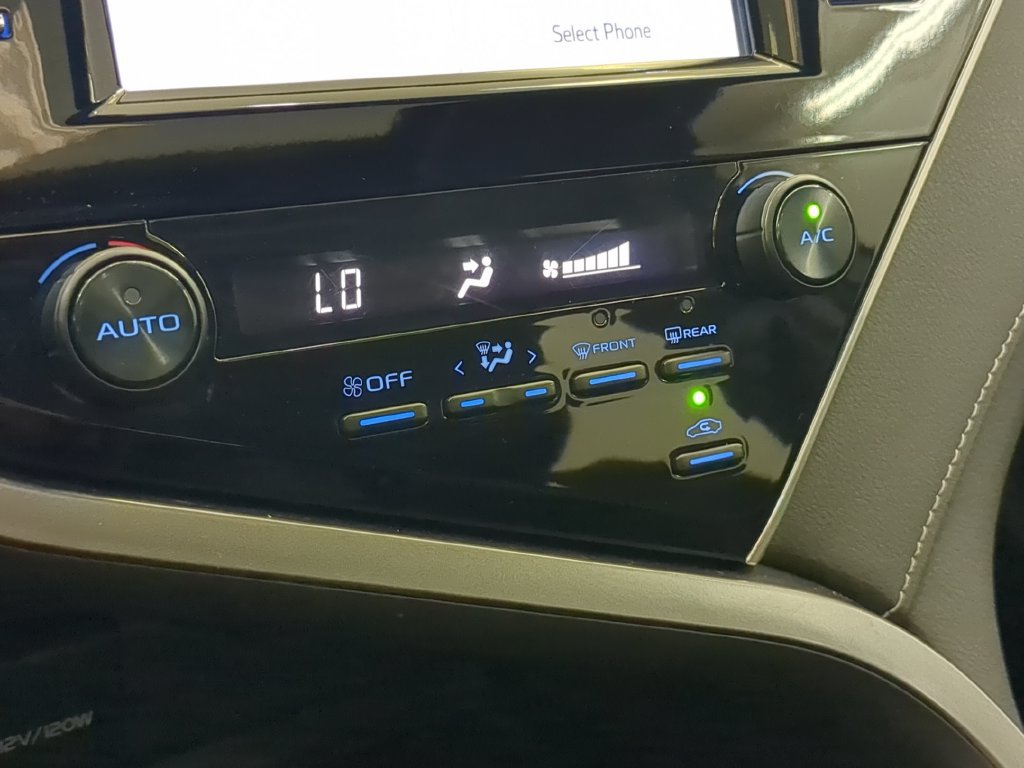 Used 2018 Toyota Camry SE w/ Moonroof Package FWD image 25