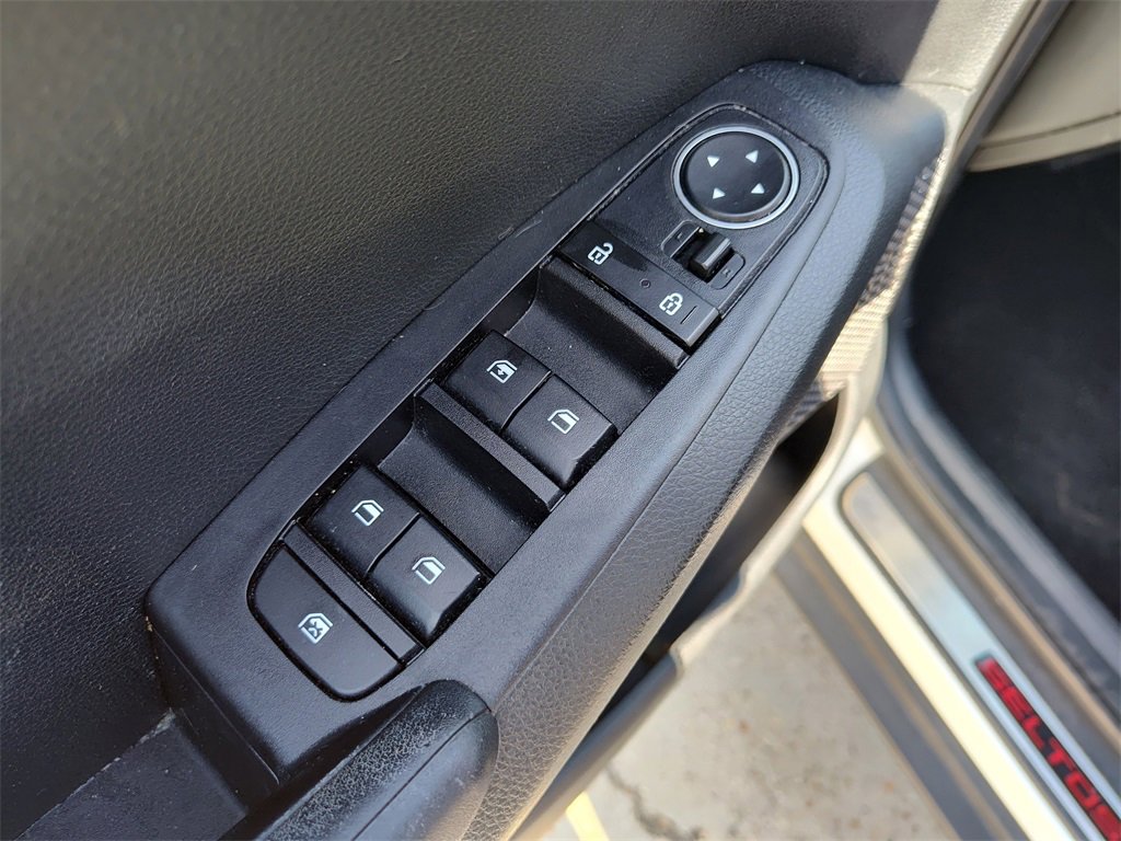 Used 2023 Kia Seltos LX image 21