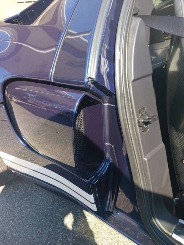 Used 2005 Ford GT RWD image 10