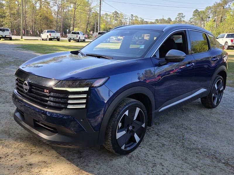 Used 2025 Nissan Kicks SR image 4