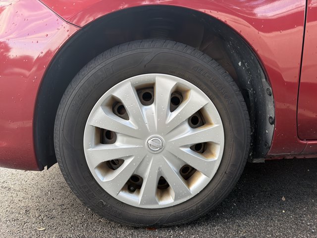 Used 2018 Nissan Versa SV FWD image 5