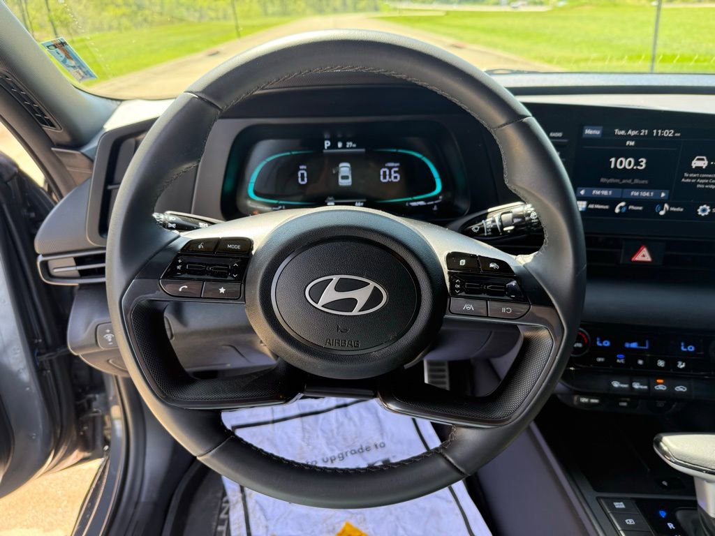 Used 2025 Hyundai Elantra Sport FWD image 28