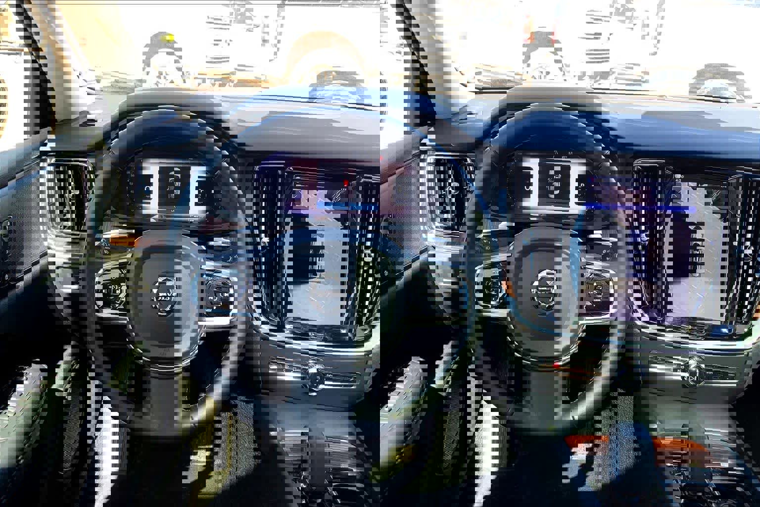 Used 2023 Volvo S60 B5 Plus AWD/4WD image 6