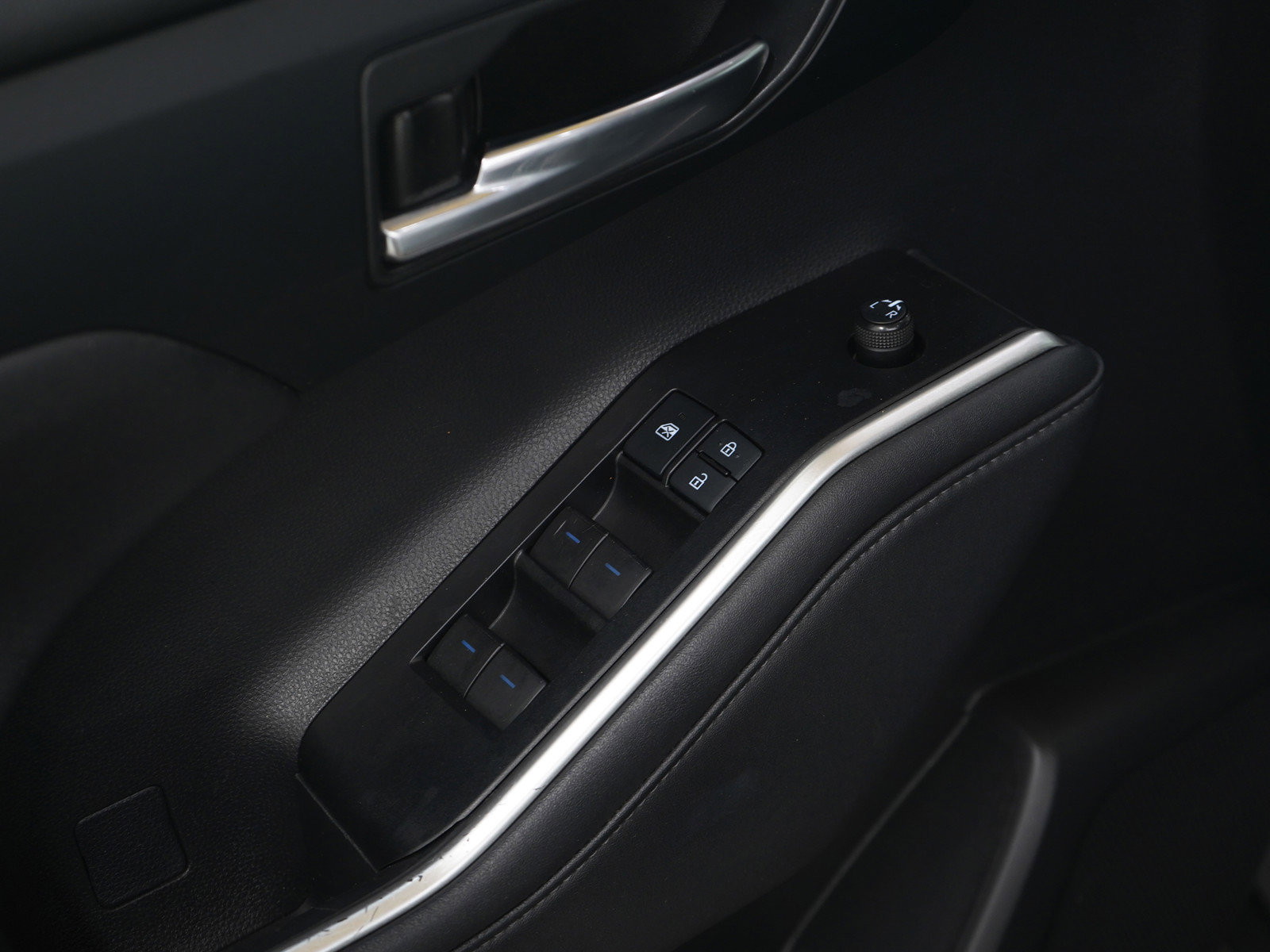 Used 2021 Toyota Highlander XLE image 23