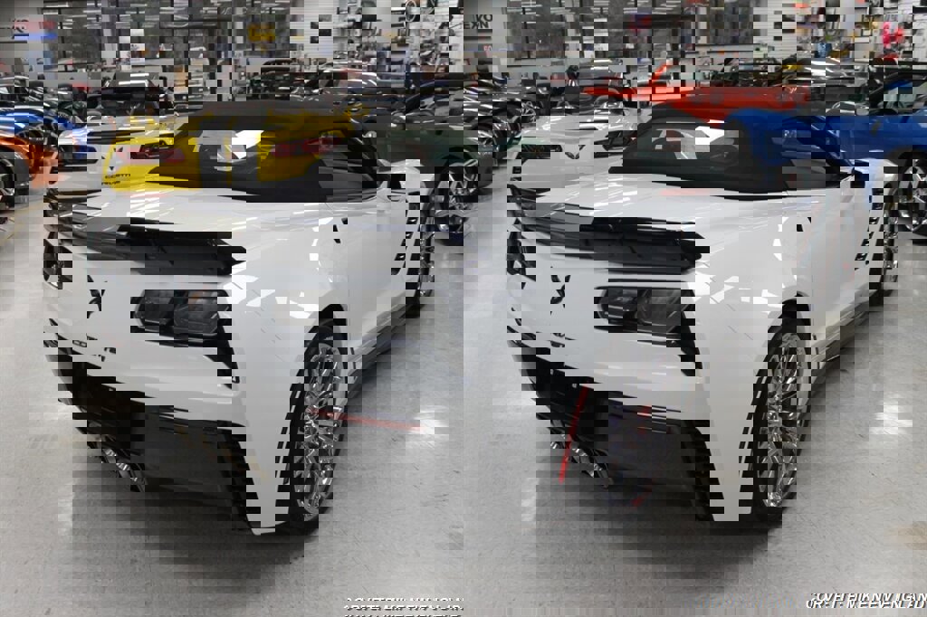 Used 2016 Chevrolet Corvette Z06 w/ 3LZ Preferred Equipment Group image 6