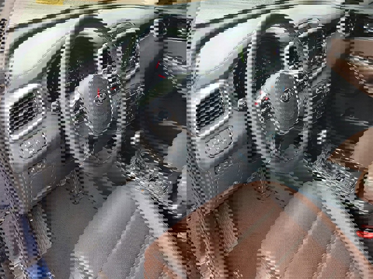 Used 2019 Kia Sorento SX image 16