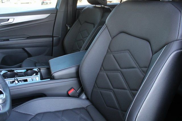 Used 2025 Volkswagen Atlas Cross Sport SE image 5