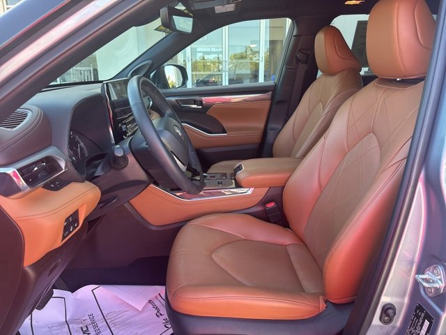 Used 2022 Toyota Highlander Platinum image 10