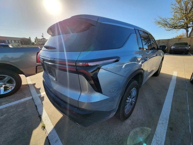 Used 2024 Chevrolet Traverse LS image 4