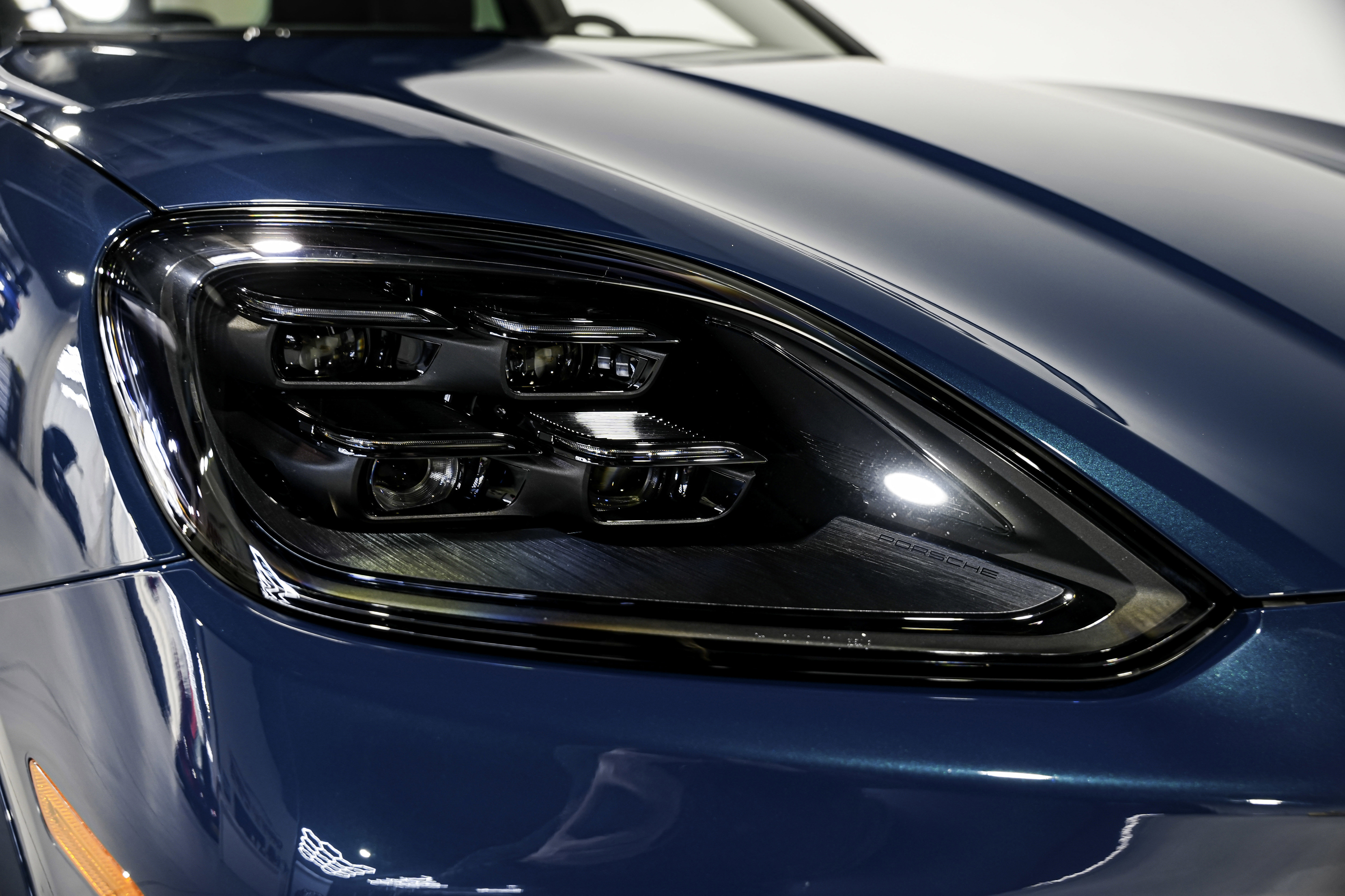 Used 2024 Porsche Cayenne Coupe image 47