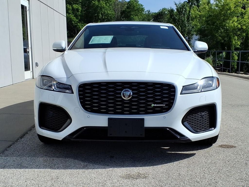 Used 2022 Jaguar XF R-Dynamic SE AWD/4WD image 2