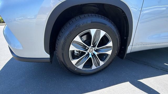 Used 2021 Toyota Highlander XLE AWD/4WD image 10