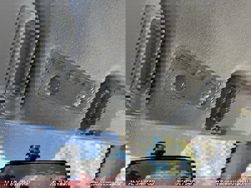 Used 2015 Toyota Yaris L image 32