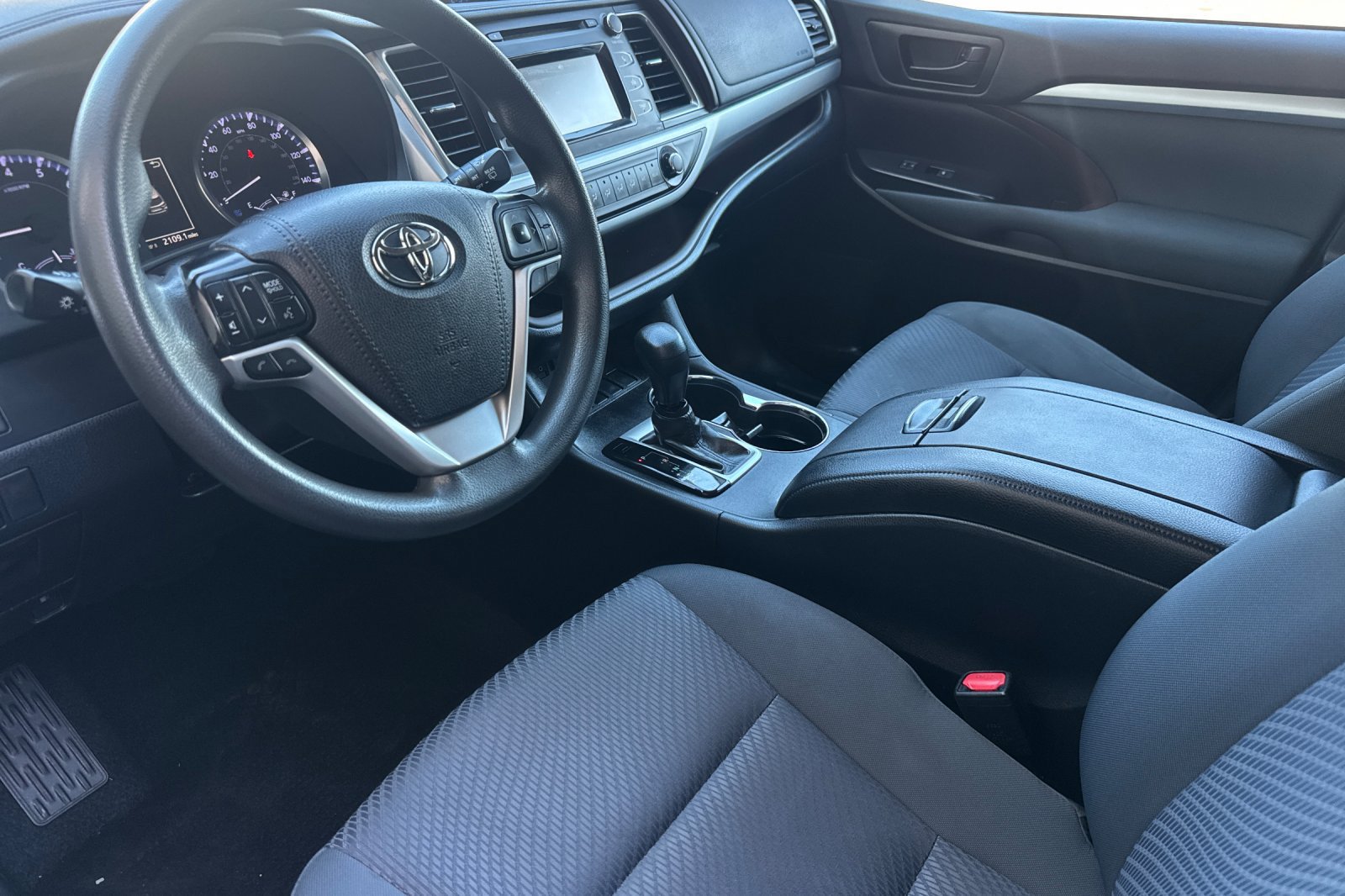 Used 2019 Toyota Highlander LE FWD image 10