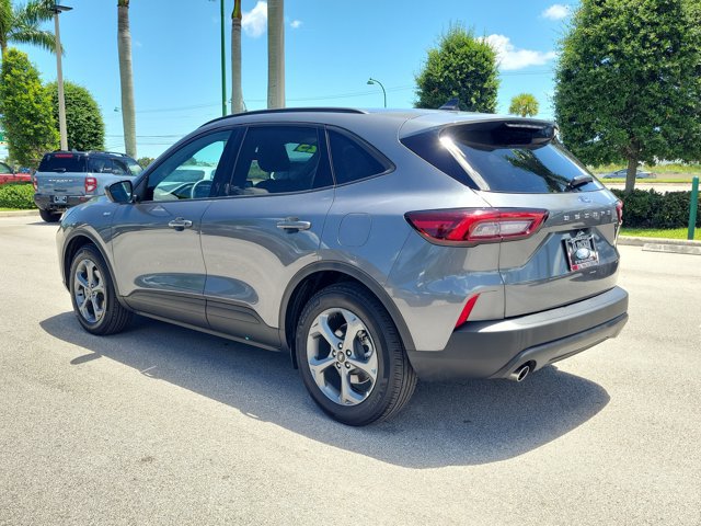 Certified 2025 Ford Escape ST-Line FWD image 5