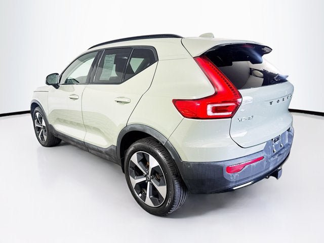 Used 2023 Volvo XC40 B5 Plus w/ Driver Assist Package AWD/4WD image 7