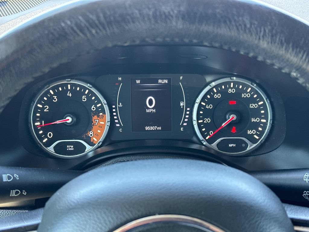 Used 2018 Jeep Renegade Latitude AWD/4WD image 26