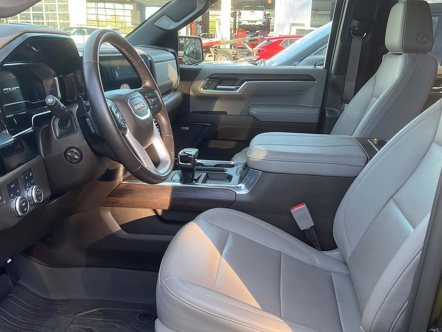 Used 2023 GMC Sierra 1500 SLT w/ SLT Premium Plus Package AWD/4WD image 3