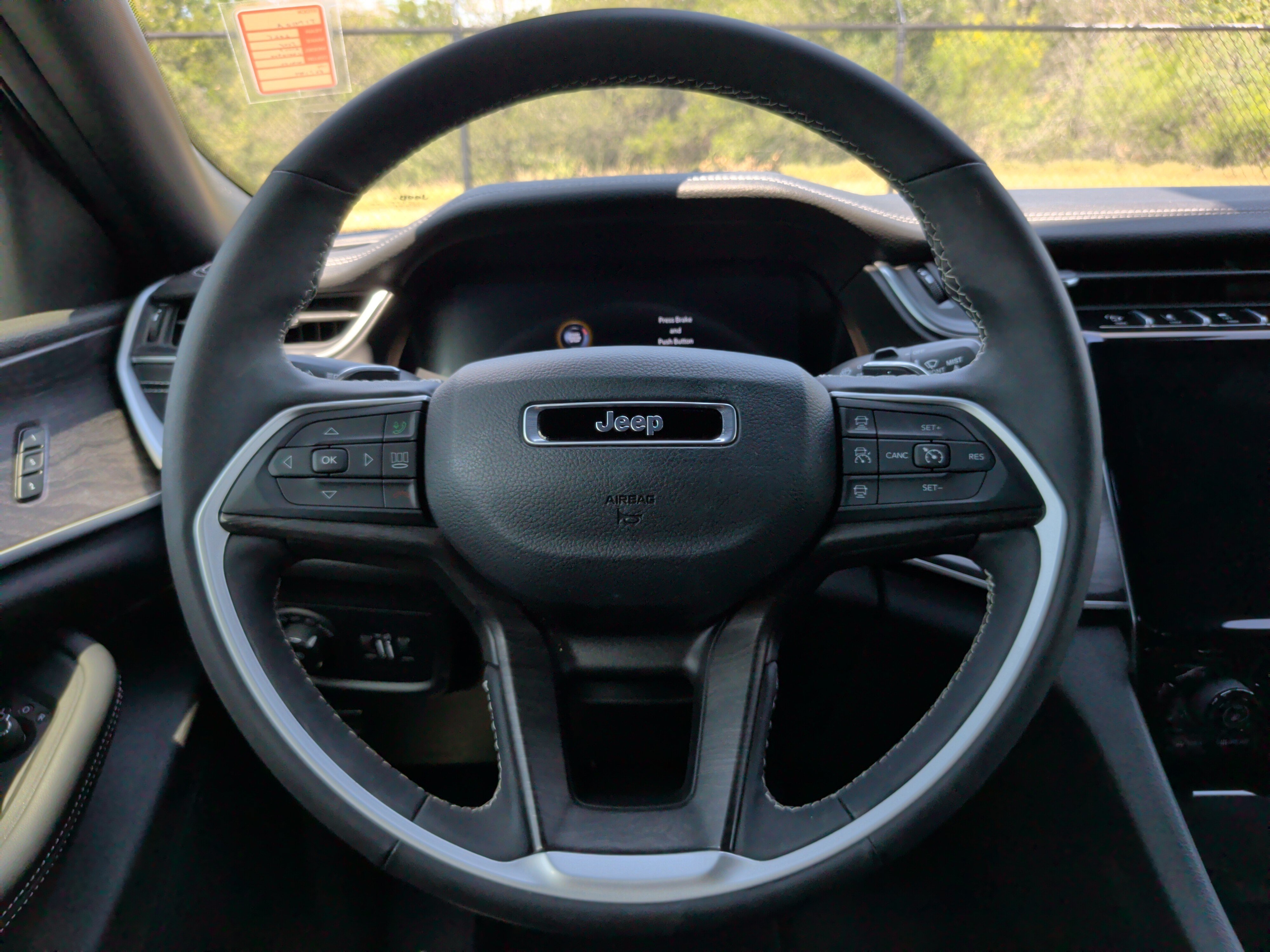 Used 2025 Jeep Grand Cherokee Limited w/ Luxury Tech Group II RWD image 21