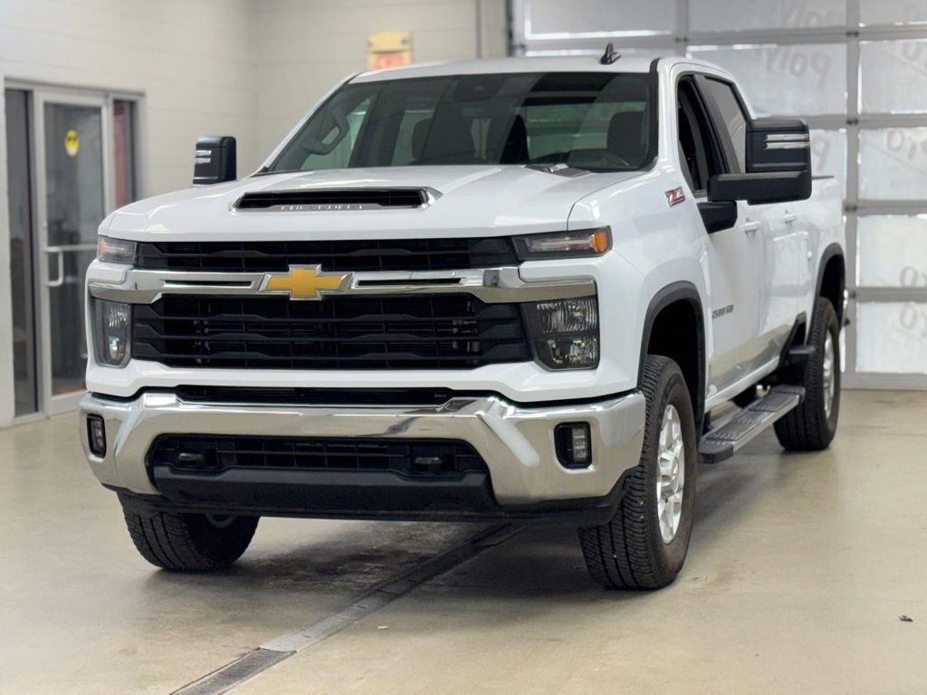 Used 2025 Chevrolet Silverado 2500 LT image 3