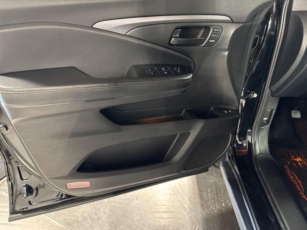 Used 2023 Honda Passport TrailSport image 25