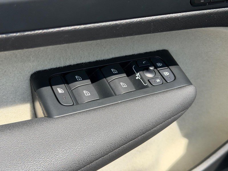 Certified 2026 Volvo XC40 B5 Plus AWD/4WD image 16