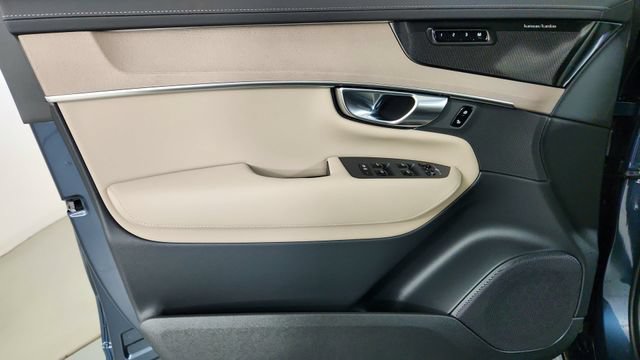 New 2026 Volvo XC90 T8 Plus w/ Protection Package Premier AWD/4WD image 9