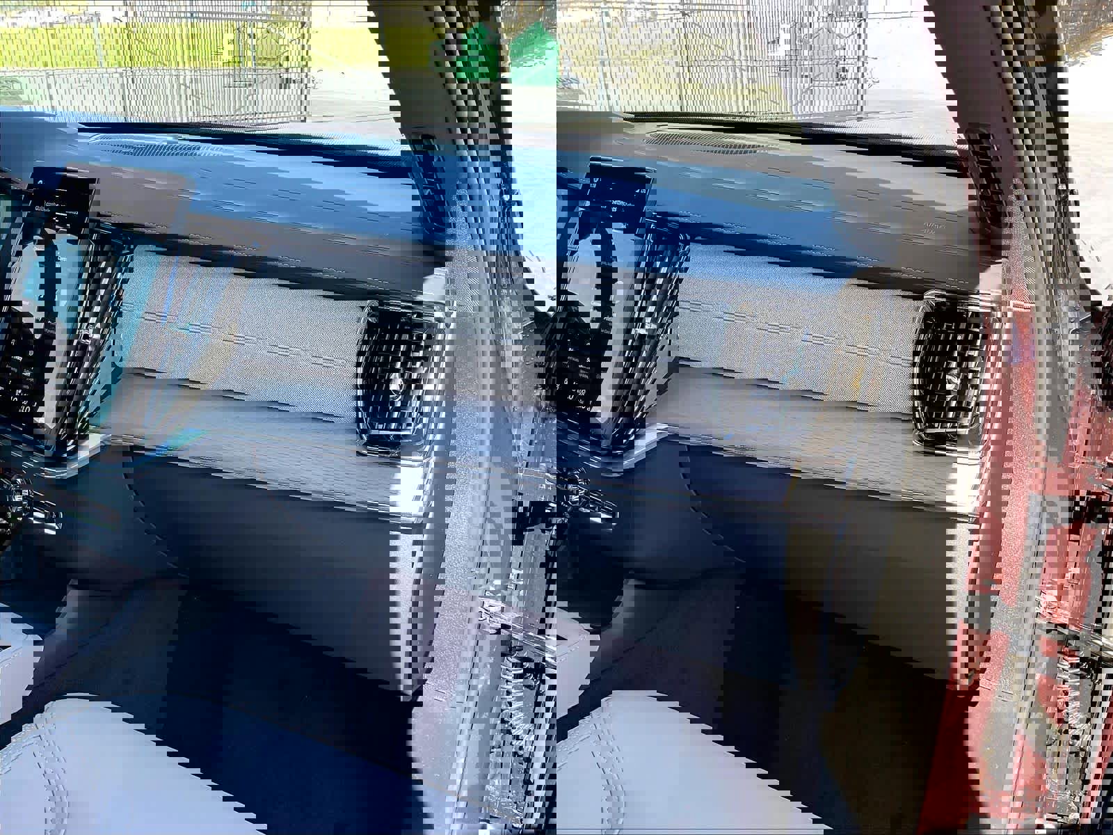 New 2026 Volvo XC90 T8 Plus w/ Protection Package Premier image 29