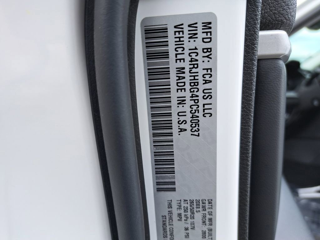 Certified 2023 Jeep Grand Cherokee Limited w/ Luxury Tech Group II AWD/4WD image 32