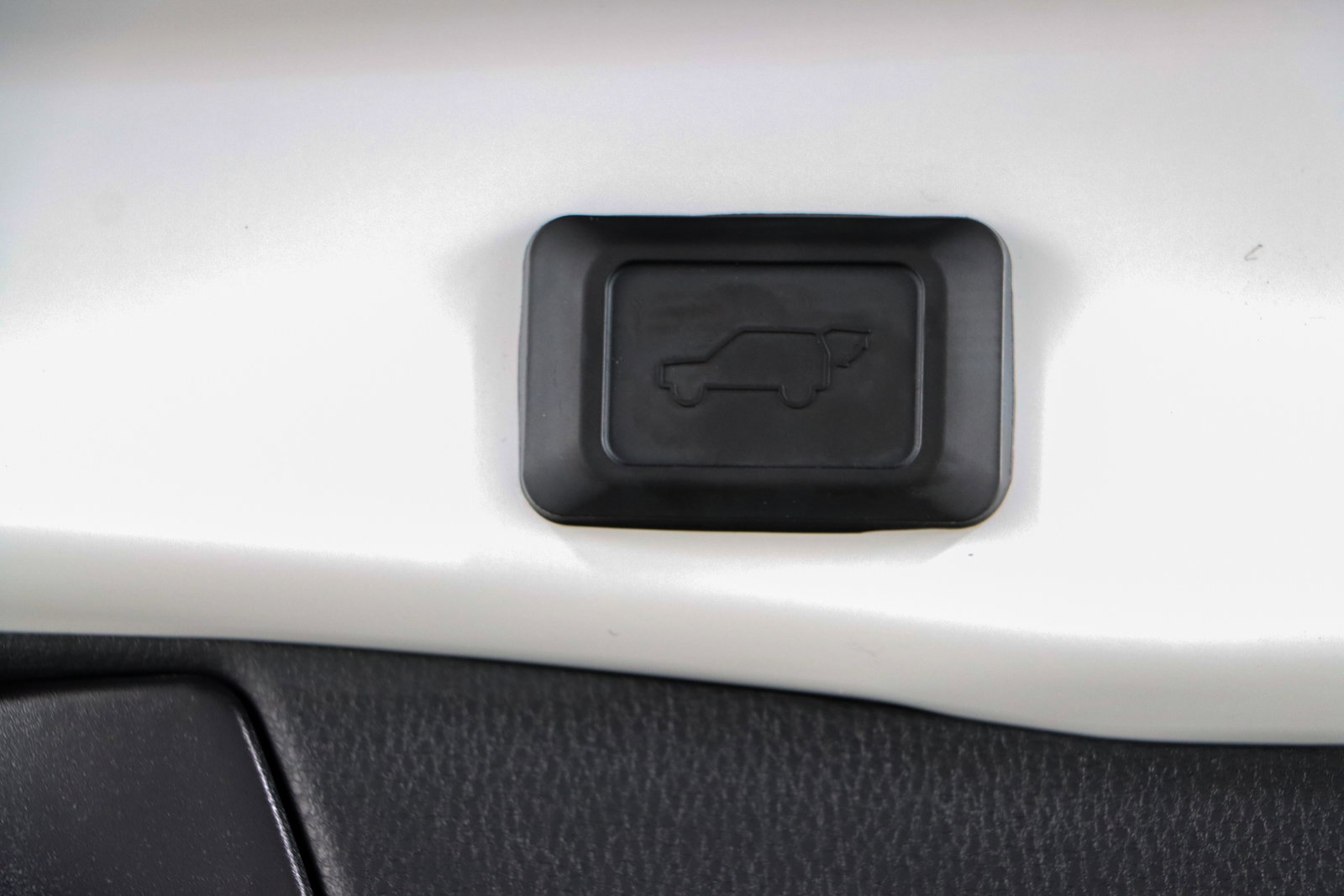 Used 2023 Toyota RAV4 XLE Premium FWD image 30
