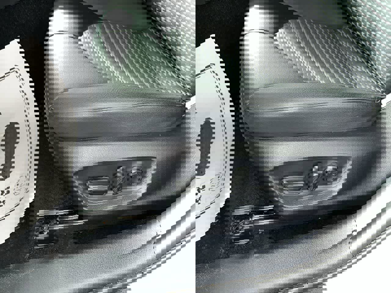 Used 2023 Toyota Camry SE image 14