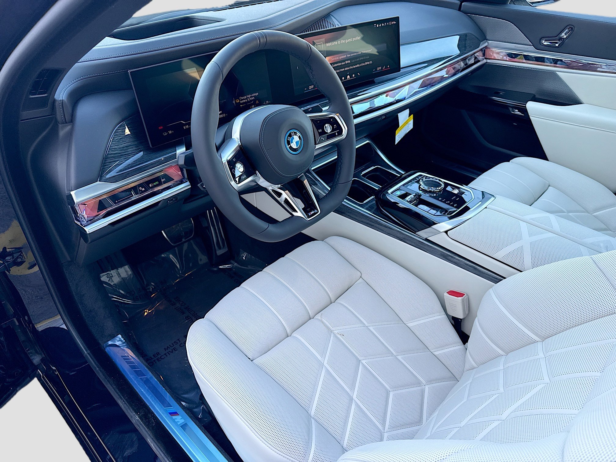 New 2026 BMW i7 xDrive60 w/ Premium Package AWD/4WD image 25