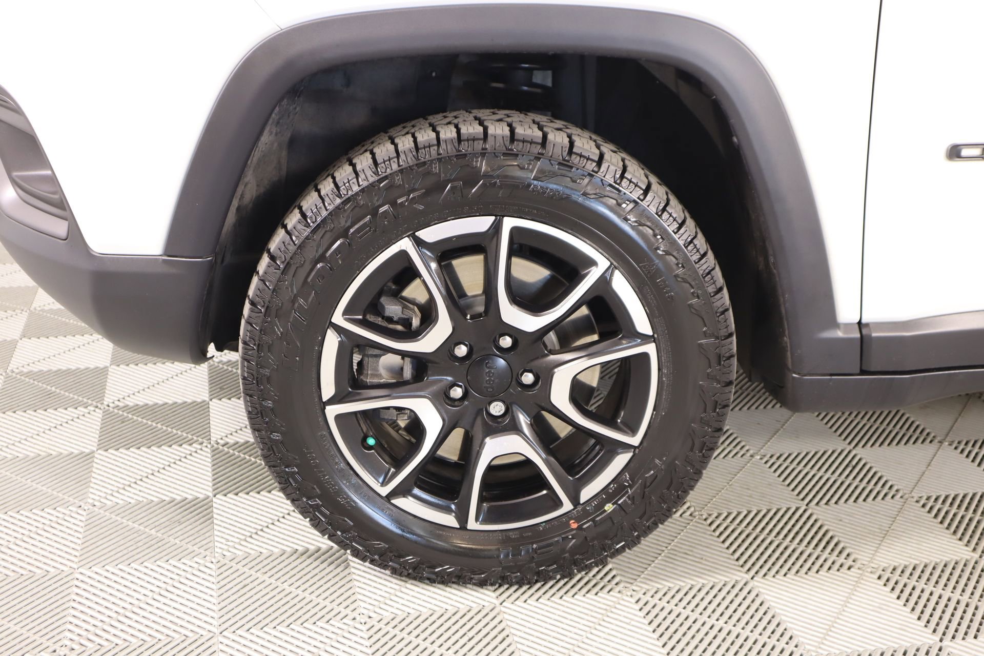 Used 2024 Jeep Compass Trailhawk image 16