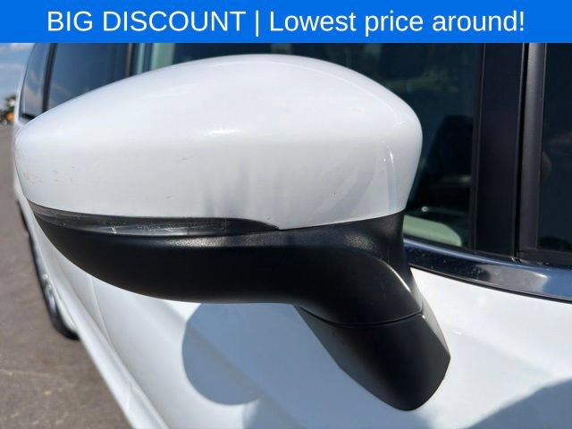 Used 2023 Chrysler Pacifica Touring-L FWD image 7