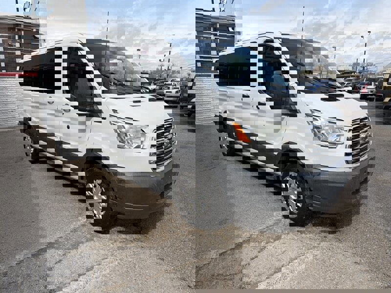 Used 2017 Ford Transit 350 XLT image 4