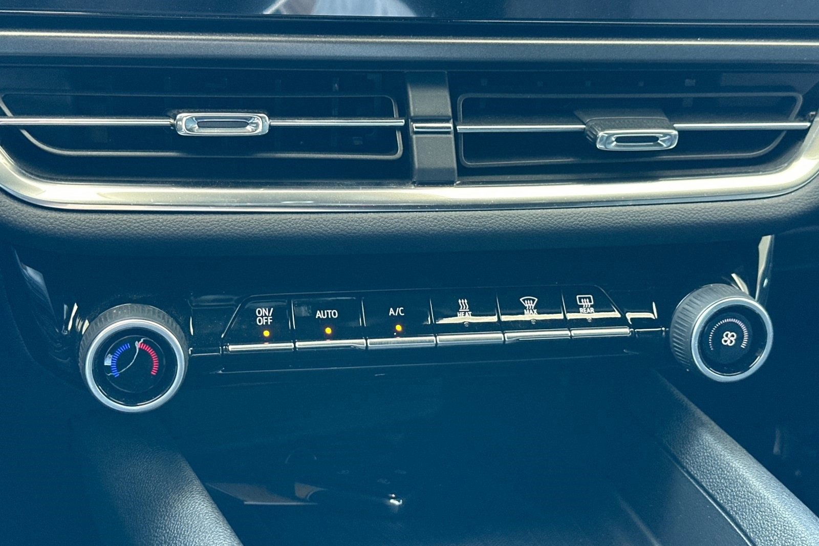 Used 2025 Chevrolet Equinox EV LT image 23