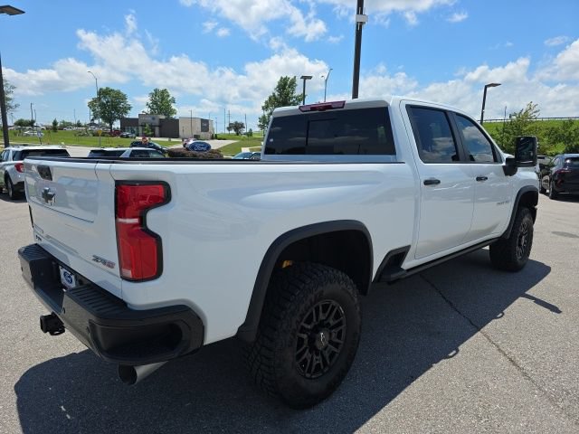 Used 2025 Chevrolet Silverado 2500 ZR2 w/ Technology Package AWD/4WD image 5