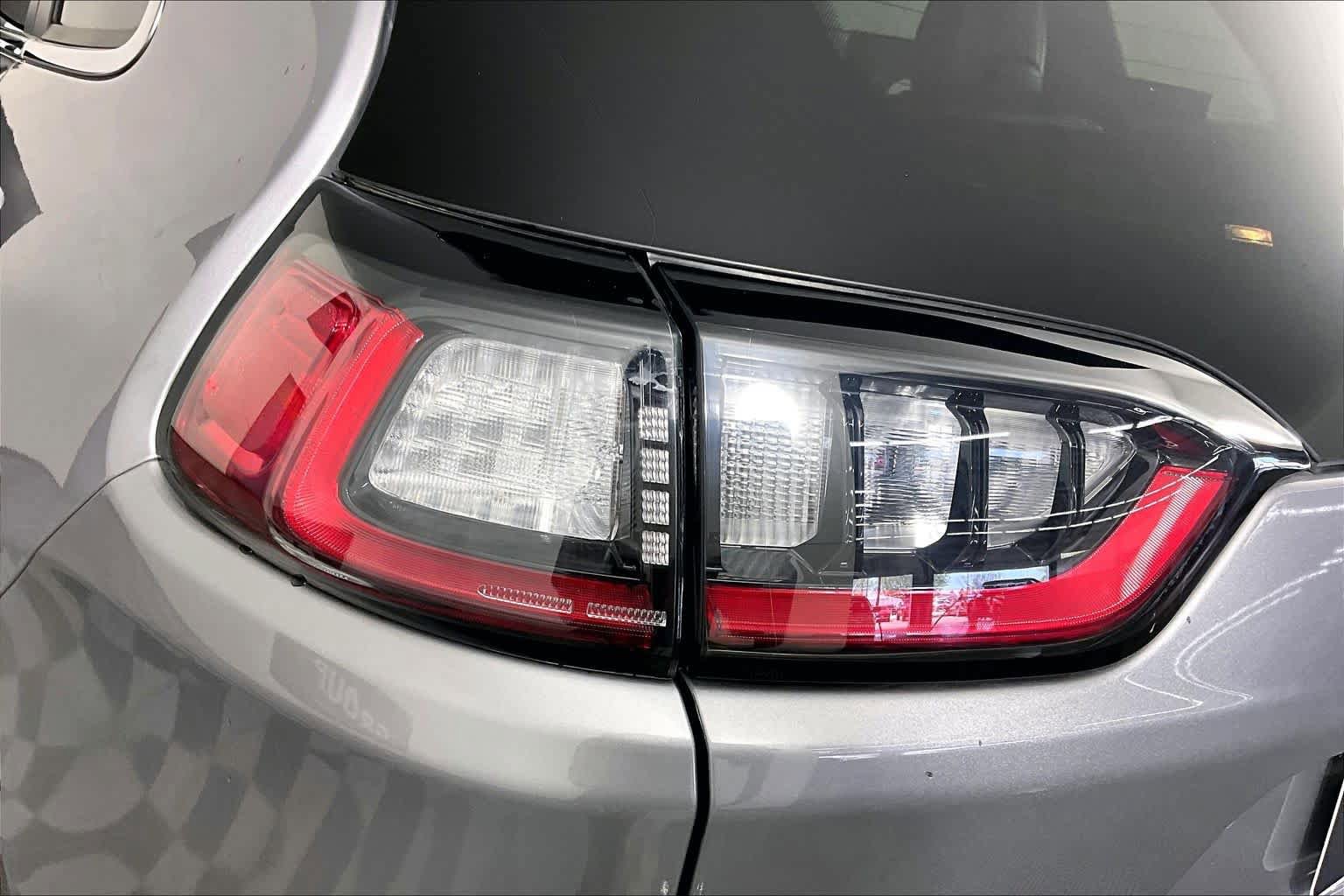 Used 2021 Jeep Cherokee Latitude Plus image 28