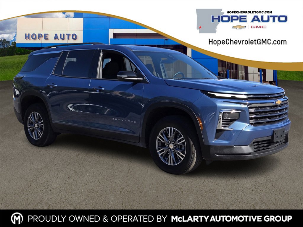 Used 2025 Chevrolet Traverse LT image 1