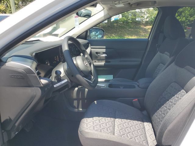 New 2026 Nissan Kicks SV w/ SV Premium Package FWD image 11