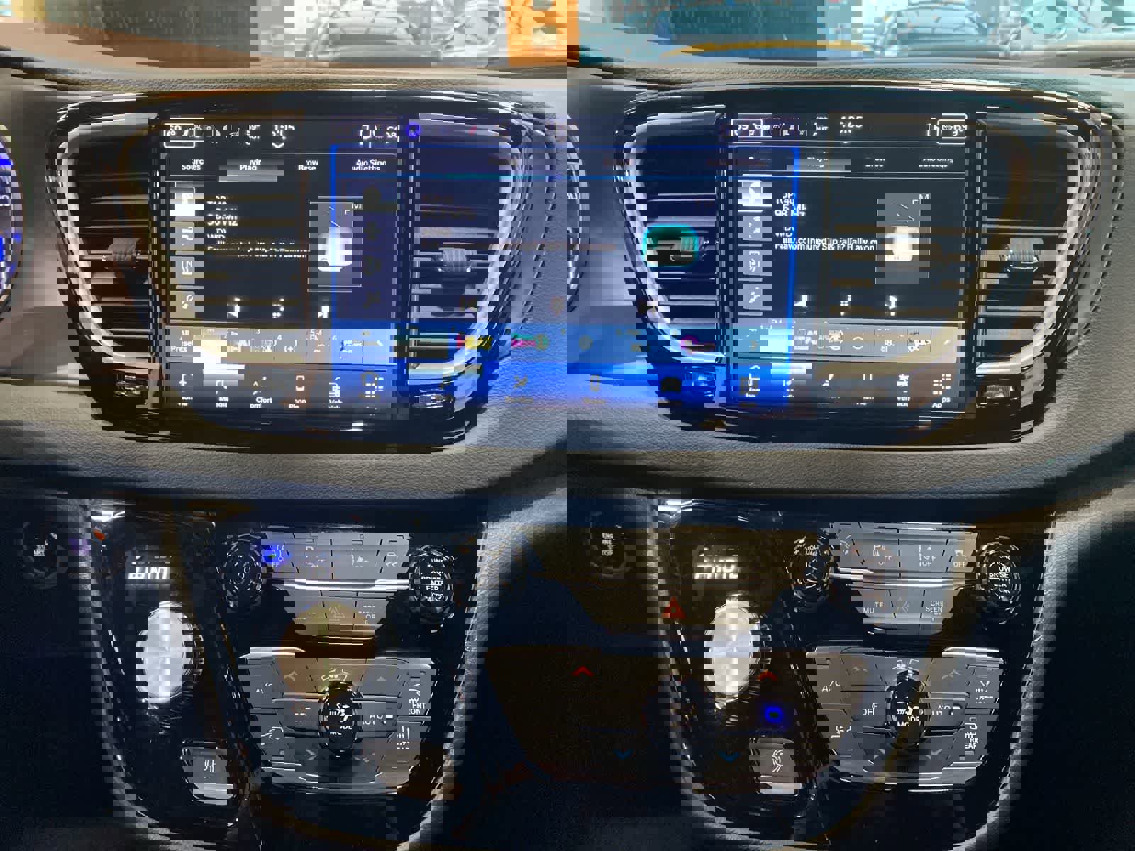 Used 2026 Chrysler Pacifica Select image 12