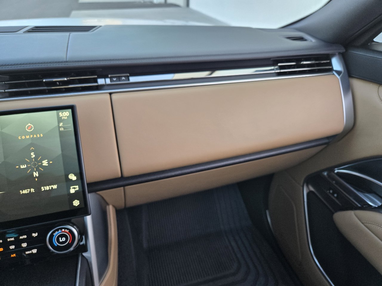 Used 2023 Land Rover Range Rover SE image 9