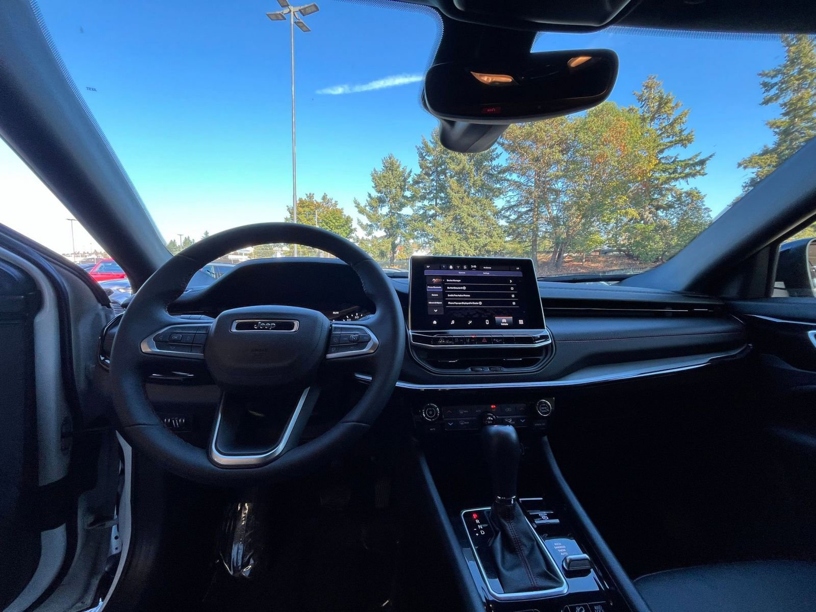 Used 2025 Jeep Compass Trailhawk image 33